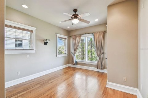 Casa en venta en Tampa, Florida, 7 dormitorios, 581.29 m2 № 1721054 - foto 21