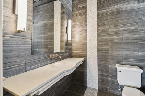 Casa en venta en Tampa, Florida, 7 dormitorios, 581.29 m2 № 1721054 - foto 11