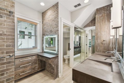Casa en venta en Tampa, Florida, 7 dormitorios, 581.29 m2 № 1721054 - foto 15