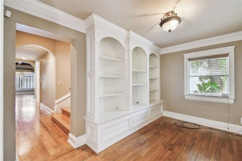 Casa en venta en Tampa, Florida, 7 dormitorios, 581.29 m2 № 1721054 - foto 13