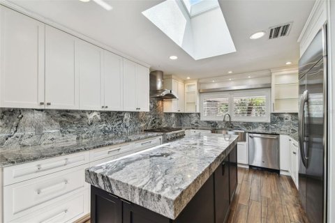 Casa en venta en Tampa, Florida, 7 dormitorios, 581.29 m2 № 1721054 - foto 8