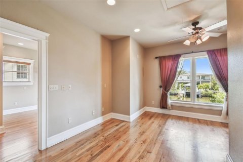 Casa en venta en Tampa, Florida, 7 dormitorios, 581.29 m2 № 1721054 - foto 22