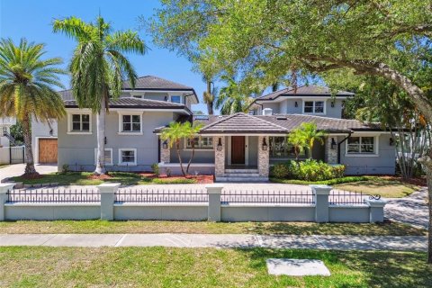 Casa en venta en Tampa, Florida, 7 dormitorios, 581.29 m2 № 1721054 - foto 1