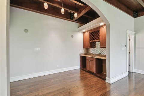 Casa en venta en Tampa, Florida, 7 dormitorios, 581.29 m2 № 1721054 - foto 10