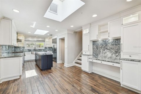 Casa en venta en Tampa, Florida, 7 dormitorios, 581.29 m2 № 1721054 - foto 7