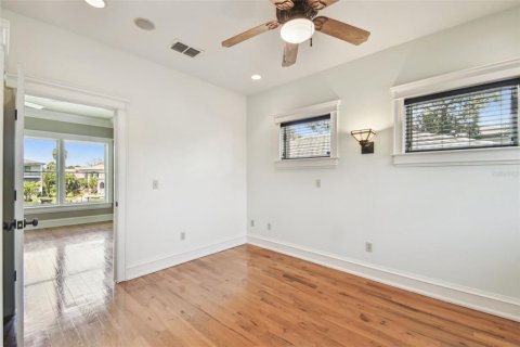 Casa en venta en Tampa, Florida, 7 dormitorios, 581.29 m2 № 1721054 - foto 26