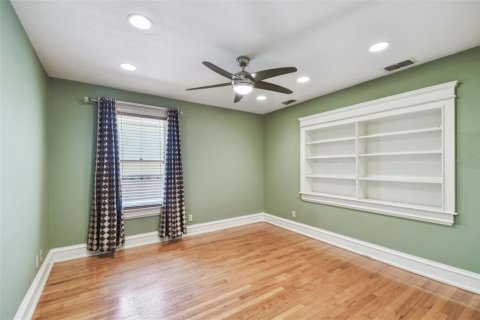 Casa en venta en Tampa, Florida, 7 dormitorios, 581.29 m2 № 1721054 - foto 16
