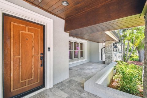 Casa en venta en Tampa, Florida, 7 dormitorios, 581.29 m2 № 1721054 - foto 4