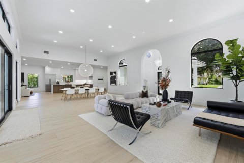 House in West Palm Beach, Florida 4 bedrooms, 418.52 sq.m. № 2243253 - photo 4