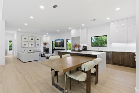 House in West Palm Beach, Florida 4 bedrooms, 418.52 sq.m. № 2243253 - photo 9