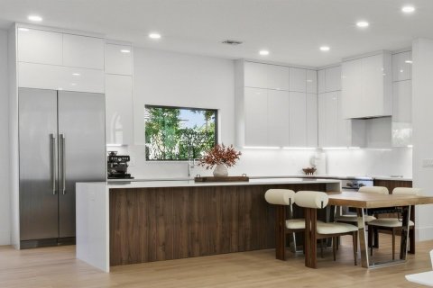 House in West Palm Beach, Florida 4 bedrooms, 418.52 sq.m. № 2243253 - photo 8