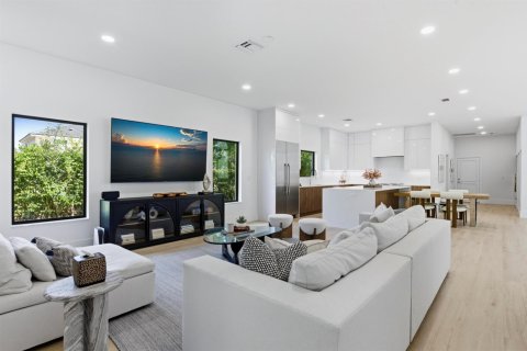 House in West Palm Beach, Florida 4 bedrooms, 418.52 sq.m. № 2243253 - photo 13