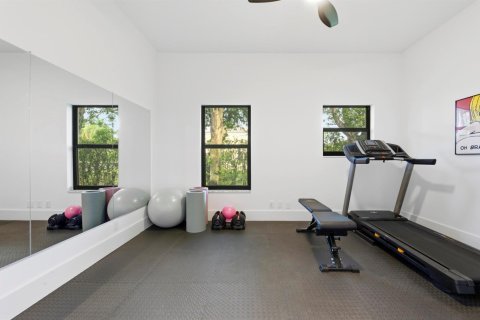 House in West Palm Beach, Florida 4 bedrooms, 418.52 sq.m. № 2243253 - photo 29