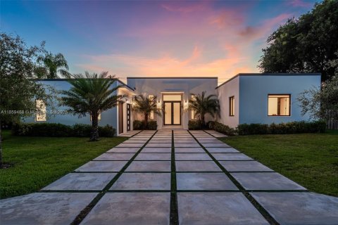 Casa en venta en Miami, Florida, 5 dormitorios, 374.3 m2 № 1886519 - foto 3