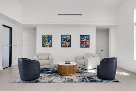 Casa en venta en Miami, Florida, 5 dormitorios, 374.3 m2 № 1886519 - foto 13