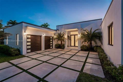 Casa en venta en Miami, Florida, 5 dormitorios, 374.3 m2 № 1886519 - foto 4