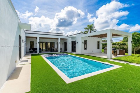 Casa en venta en Miami, Florida, 5 dormitorios, 374.3 m2 № 1886519 - foto 2