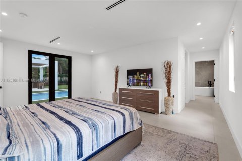 Casa en venta en Miami, Florida, 5 dormitorios, 374.3 m2 № 1886519 - foto 23