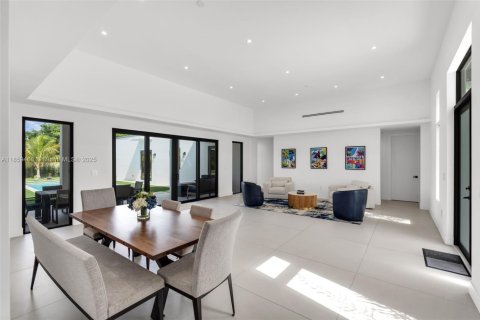 Casa en venta en Miami, Florida, 5 dormitorios, 374.3 m2 № 1886519 - foto 11