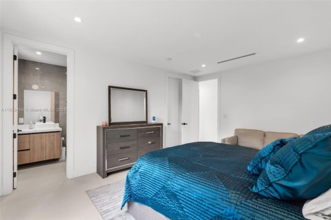 Casa en venta en Miami, Florida, 5 dormitorios, 374.3 m2 № 1886519 - foto 29