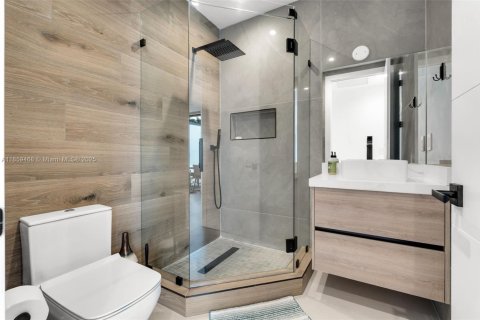 Casa en venta en Miami, Florida, 5 dormitorios, 374.3 m2 № 1886519 - foto 22