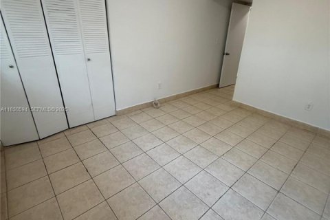 Condominio en venta en Hialeah, Florida, 2 dormitorios, 104.33 m2 № 1939623 - foto 21