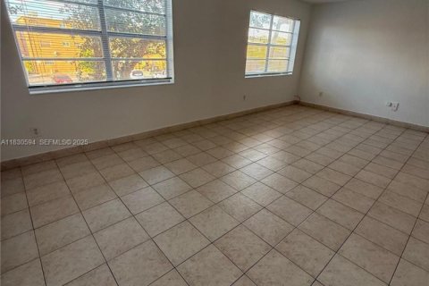 Condominio en venta en Hialeah, Florida, 2 dormitorios, 104.33 m2 № 1939623 - foto 15