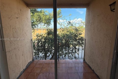Condominio en venta en Hialeah, Florida, 2 dormitorios, 104.33 m2 № 1939623 - foto 30