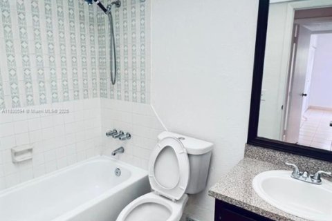 Copropriété à vendre à Hialeah, Floride: 2 chambres, 104.33 m2 № 1939623 - photo 12