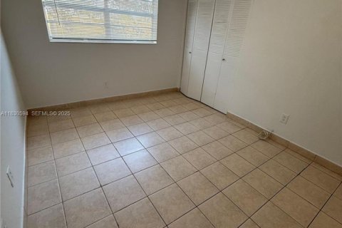 Condominio en venta en Hialeah, Florida, 2 dormitorios, 104.33 m2 № 1939623 - foto 17