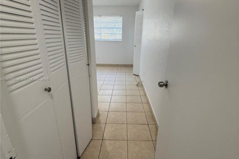 Condominio en venta en Hialeah, Florida, 2 dormitorios, 104.33 m2 № 1939623 - foto 28