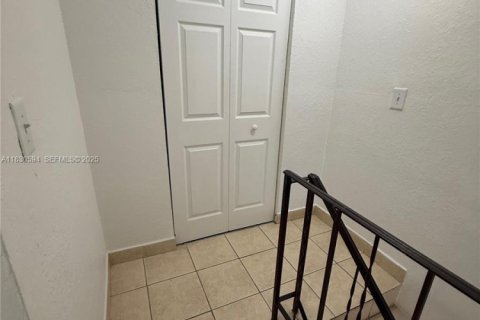 Condominio en venta en Hialeah, Florida, 2 dormitorios, 104.33 m2 № 1939623 - foto 18