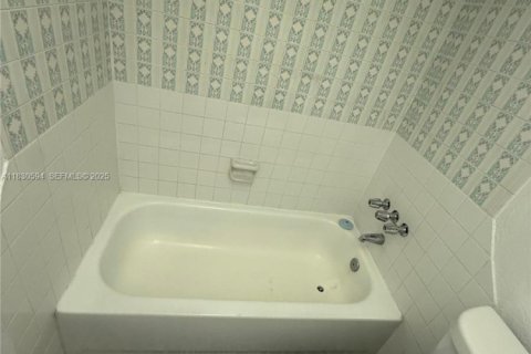 Condominio en venta en Hialeah, Florida, 2 dormitorios, 104.33 m2 № 1939623 - foto 24
