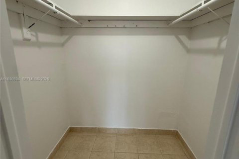 Condominio en venta en Hialeah, Florida, 2 dormitorios, 104.33 m2 № 1939623 - foto 26