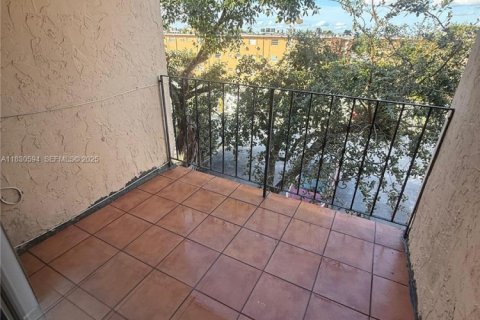 Condominio en venta en Hialeah, Florida, 2 dormitorios, 104.33 m2 № 1939623 - foto 29
