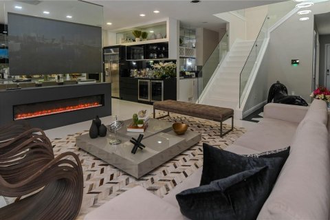 House in Orlando, Florida 6 bedrooms, 501.11 sq.m. № 1680695 - photo 7