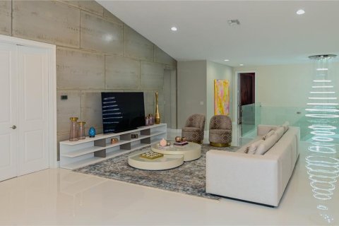 House in Orlando, Florida 6 bedrooms, 501.11 sq.m. № 1680695 - photo 23