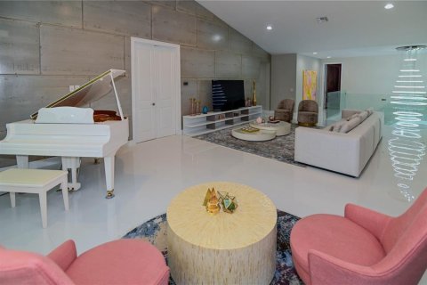 House in Orlando, Florida 6 bedrooms, 501.11 sq.m. № 1680695 - photo 24