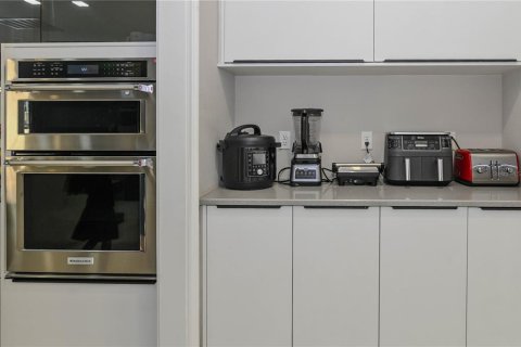 House in Orlando, Florida 6 bedrooms, 501.11 sq.m. № 1680695 - photo 15