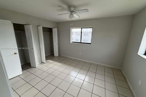 Condominio en alquiler en Hialeah, Florida, 2 dormitorios, 72.28 m2 № 1955002 - foto 11