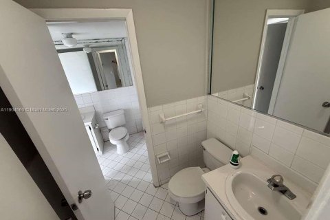 Condominio en alquiler en Hialeah, Florida, 2 dormitorios, 72.28 m2 № 1955002 - foto 9