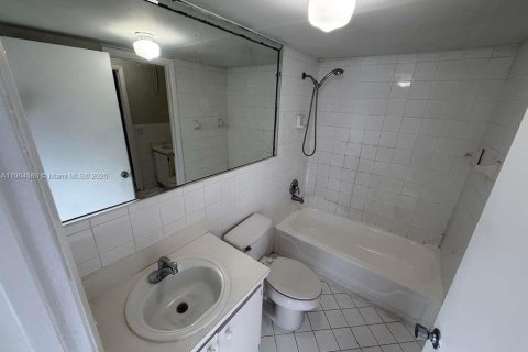 Condominio en alquiler en Hialeah, Florida, 2 dormitorios, 72.28 m2 № 1955002 - foto 10