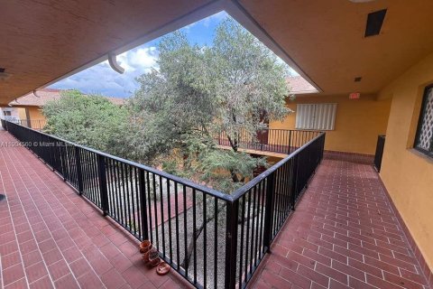 Condominio en alquiler en Hialeah, Florida, 2 dormitorios, 72.28 m2 № 1955002 - foto 1
