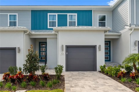 Townhouse in Four Corners, Florida 3 bedrooms, 156.08 sq.m. № 1919654 - photo 1