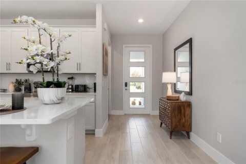 Townhouse in Four Corners, Florida 3 bedrooms, 156.08 sq.m. № 1919654 - photo 3