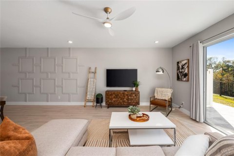 Townhouse in Four Corners, Florida 3 bedrooms, 156.08 sq.m. № 1919654 - photo 10