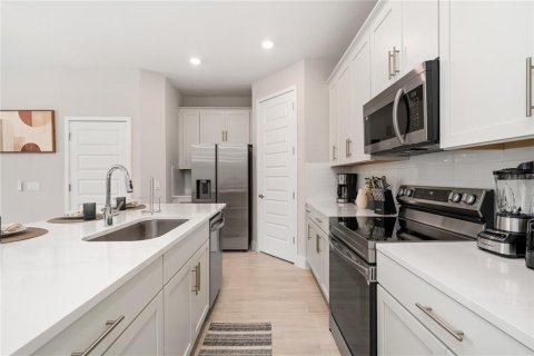 Townhouse in Four Corners, Florida 3 bedrooms, 156.08 sq.m. № 1919654 - photo 6
