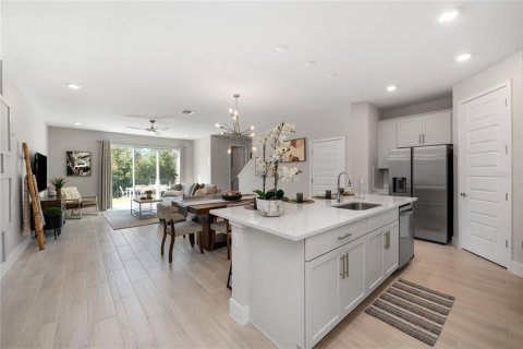 Townhouse in Four Corners, Florida 3 bedrooms, 156.08 sq.m. № 1919654 - photo 4