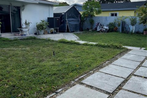 House in Miami Gardens, Florida 4 bedrooms, 94.02 sq.m. № 1748795 - photo 2
