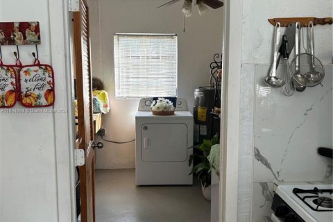 House in Miami Gardens, Florida 4 bedrooms, 94.02 sq.m. № 1748795 - photo 10